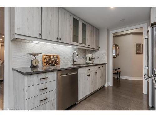 311-430 Pearl Street, Burlington, ON - Indoor Photo Showing Kitchen With Stainless Steel Kitchen With Upgraded Kitchen