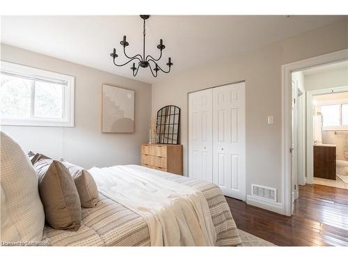 Upper-34 Briarwood Crescent, Hamilton, ON - Indoor Photo Showing Bedroom