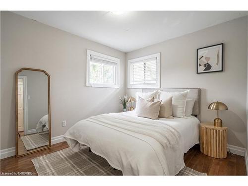 Upper-34 Briarwood Crescent, Hamilton, ON - Indoor Photo Showing Bedroom