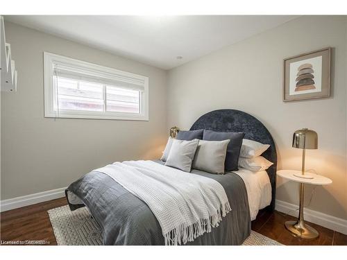 Upper-34 Briarwood Crescent, Hamilton, ON - Indoor Photo Showing Bedroom