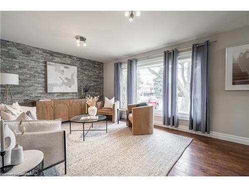 Upper-34 Briarwood Crescent, Hamilton, ON - Indoor Photo Showing Living Room