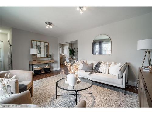 Upper-34 Briarwood Crescent, Hamilton, ON - Indoor Photo Showing Living Room