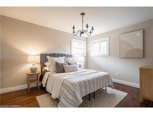 Upper-34 Briarwood Crescent, Hamilton, ON - Indoor Photo Showing Bedroom