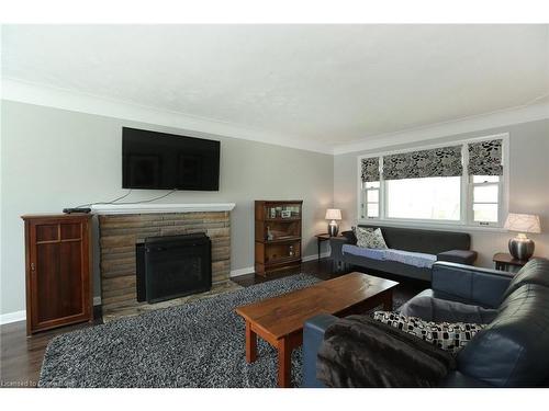 865 Shadeland Avenue, Burlington, ON - Indoor Photo Showing Living Room