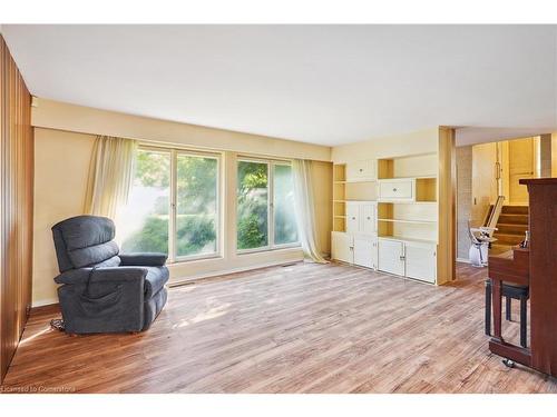 9 Briarsdale Drive, St. Catharines, ON - Indoor Photo Showing Living Room