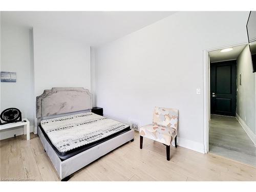 1048 Barton Street E, Hamilton, ON - Indoor Photo Showing Bedroom