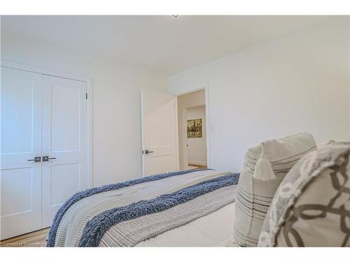 594 Waterloo Street, Hamilton, ON - Indoor Photo Showing Bedroom