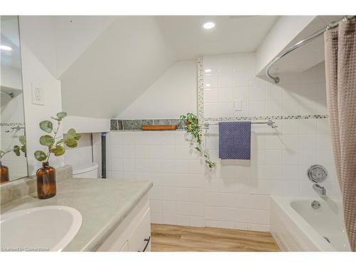 594 Waterloo Street, Hamilton, ON - Indoor Photo Showing Bathroom