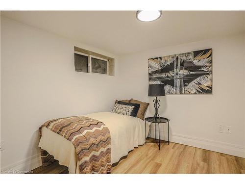 594 Waterloo Street, Hamilton, ON - Indoor Photo Showing Bedroom