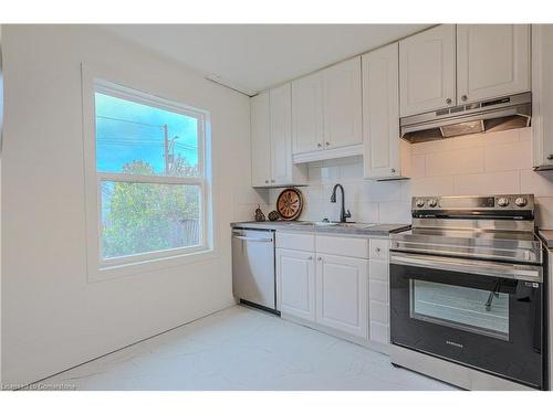 594 Waterloo Street, Hamilton, ON - Indoor Photo Showing Kitchen