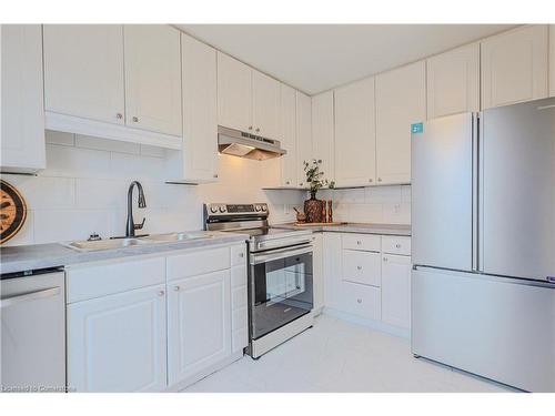 594 Waterloo Street, Hamilton, ON - Indoor Photo Showing Kitchen