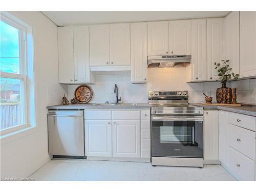 594 Waterloo Street, Hamilton, ON - Indoor Photo Showing Kitchen