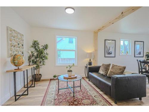 594 Waterloo Street, Hamilton, ON - Indoor Photo Showing Living Room