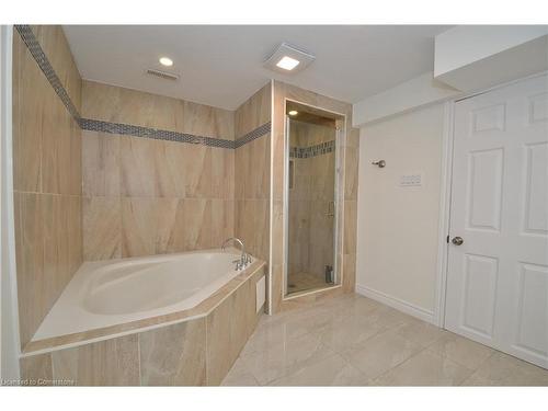 B-880 Upper Sherman Avenue, Hamilton, ON - Indoor Photo Showing Bathroom