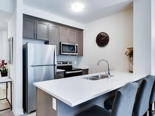 238-16 Concord Place, Grimsby, ON - Indoor Photo Showing Kitchen With Double Sink With Upgraded Kitchen