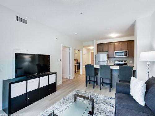 238-16 Concord Place, Grimsby, ON - Indoor Photo Showing Living Room