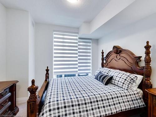 238-16 Concord Place, Grimsby, ON - Indoor Photo Showing Bedroom