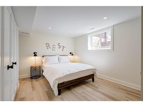 1-1456 Olga Drive, Burlington, ON - Indoor Photo Showing Bedroom