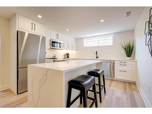 1-1456 Olga Drive, Burlington, ON - Indoor Photo Showing Kitchen With Upgraded Kitchen