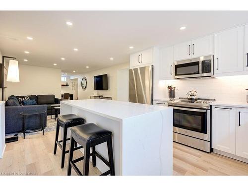 1-1456 Olga Drive, Burlington, ON - Indoor Photo Showing Kitchen With Upgraded Kitchen