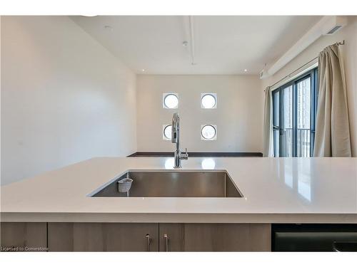 601-121 King Street E, Hamilton, ON - Indoor Photo Showing Kitchen