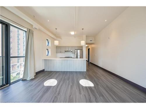 601-121 King Street E, Hamilton, ON - Indoor Photo Showing Kitchen