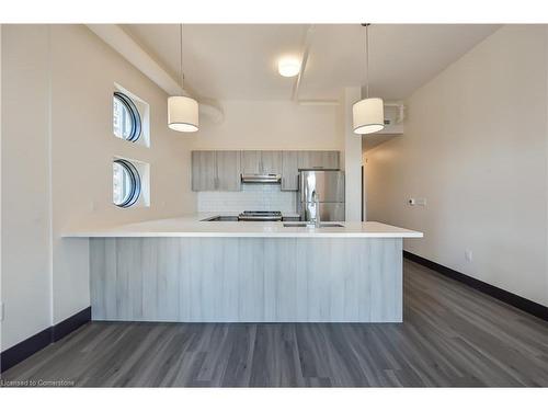 601-121 King Street E, Hamilton, ON - Indoor Photo Showing Kitchen