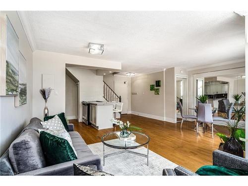 209-10 John Street, Dundas, ON - Indoor Photo Showing Living Room