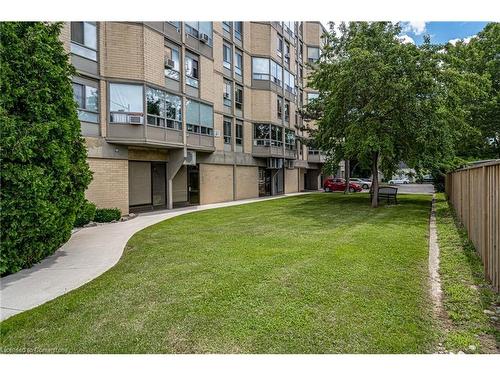 209-10 John Street, Dundas, ON - Outdoor