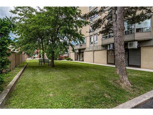 209-10 John Street, Dundas, ON - Outdoor