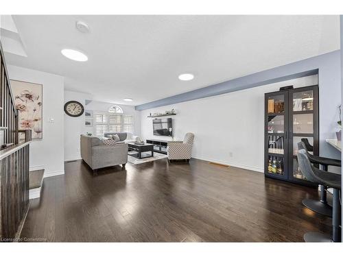 91 Mayland Trail, Hamilton, ON - Indoor Photo Showing Living Room