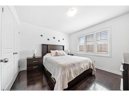 91 Mayland Trail, Hamilton, ON - Indoor Photo Showing Bedroom