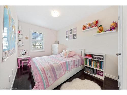 91 Mayland Trail, Hamilton, ON - Indoor Photo Showing Bedroom