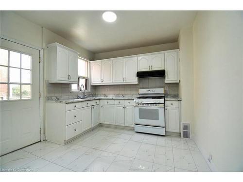 64 Crooks Street, Hamilton, ON - Indoor Photo Showing Kitchen