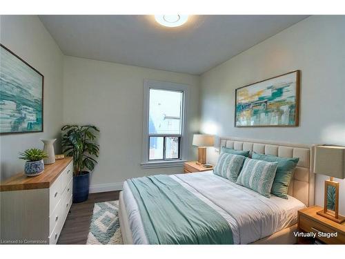 64 Crooks Street, Hamilton, ON - Indoor Photo Showing Bedroom