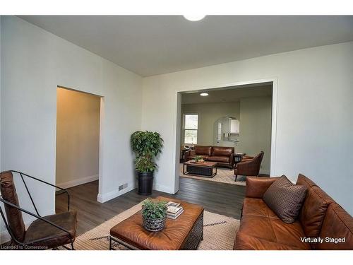 64 Crooks Street, Hamilton, ON - Indoor Photo Showing Living Room