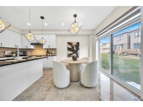 22 Sundin Drive, Caledonia, ON - Indoor Photo Showing Kitchen