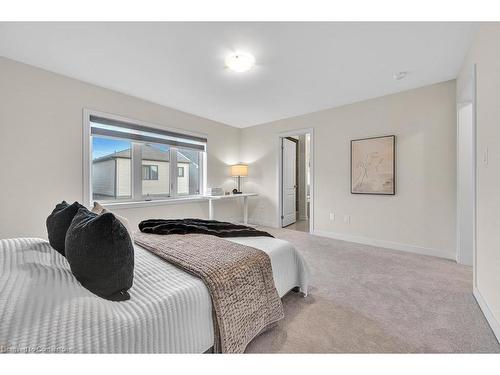 22 Sundin Drive, Caledonia, ON - Indoor Photo Showing Bedroom