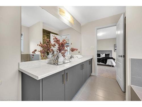 22 Sundin Drive, Caledonia, ON - Indoor Photo Showing Bathroom