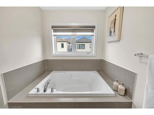 22 Sundin Drive, Caledonia, ON - Indoor Photo Showing Bathroom