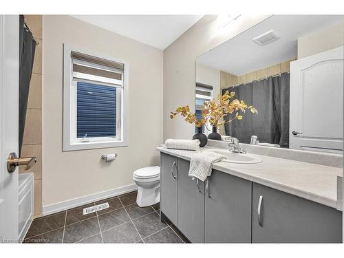 22 Sundin Drive, Caledonia, ON - Indoor Photo Showing Bathroom