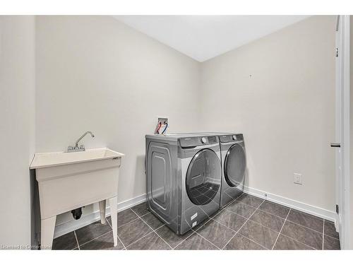 22 Sundin Drive, Caledonia, ON - Indoor Photo Showing Laundry Room