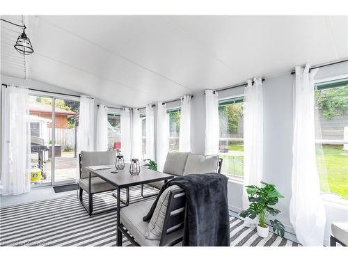 120 Pusey Boulevard, Brantford, ON - Indoor Photo Showing Living Room