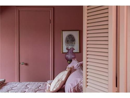 144 Brantdale Avenue, Hamilton, ON - Indoor Photo Showing Bedroom