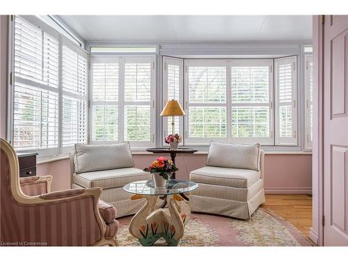 144 Brantdale Avenue, Hamilton, ON - Indoor Photo Showing Living Room