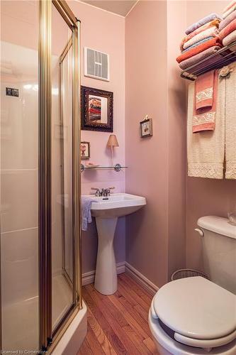 144 Brantdale Avenue, Hamilton, ON - Indoor Photo Showing Bathroom