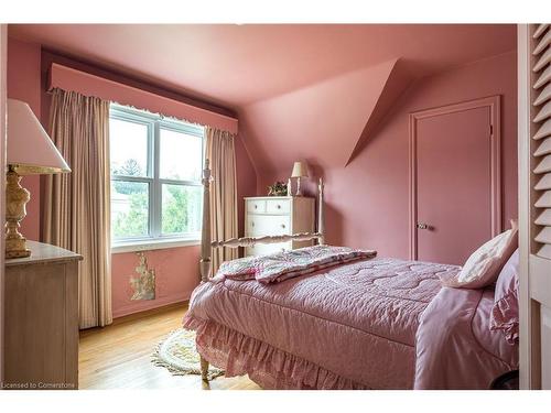 144 Brantdale Avenue, Hamilton, ON - Indoor Photo Showing Bedroom