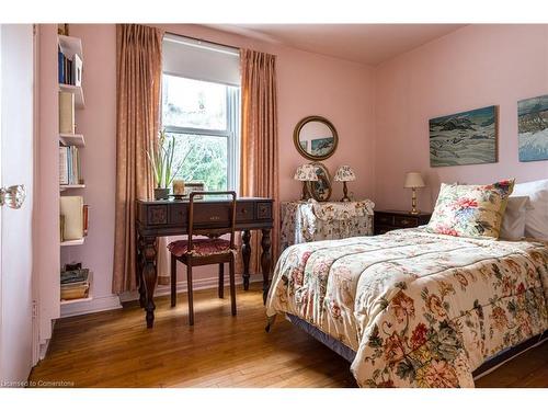 144 Brantdale Avenue, Hamilton, ON - Indoor Photo Showing Bedroom