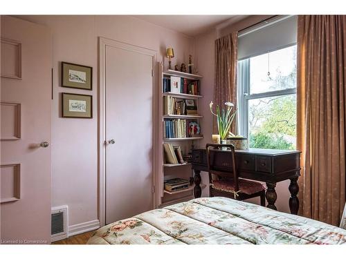 144 Brantdale Avenue, Hamilton, ON - Indoor Photo Showing Bedroom