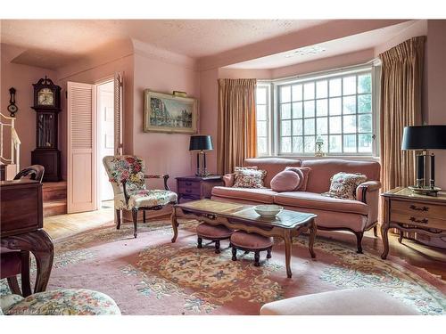 144 Brantdale Avenue, Hamilton, ON - Indoor Photo Showing Living Room